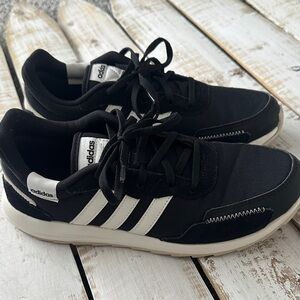 Adidas Women’s Retrorun Athletic Sneaker Size 8 Black